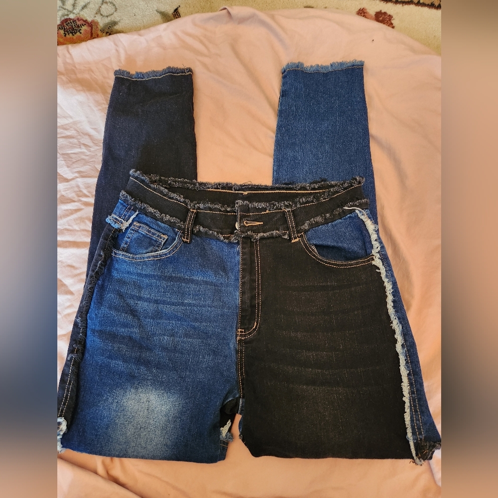 Stylish Women's Blue Jeans - Picture 1 of 6